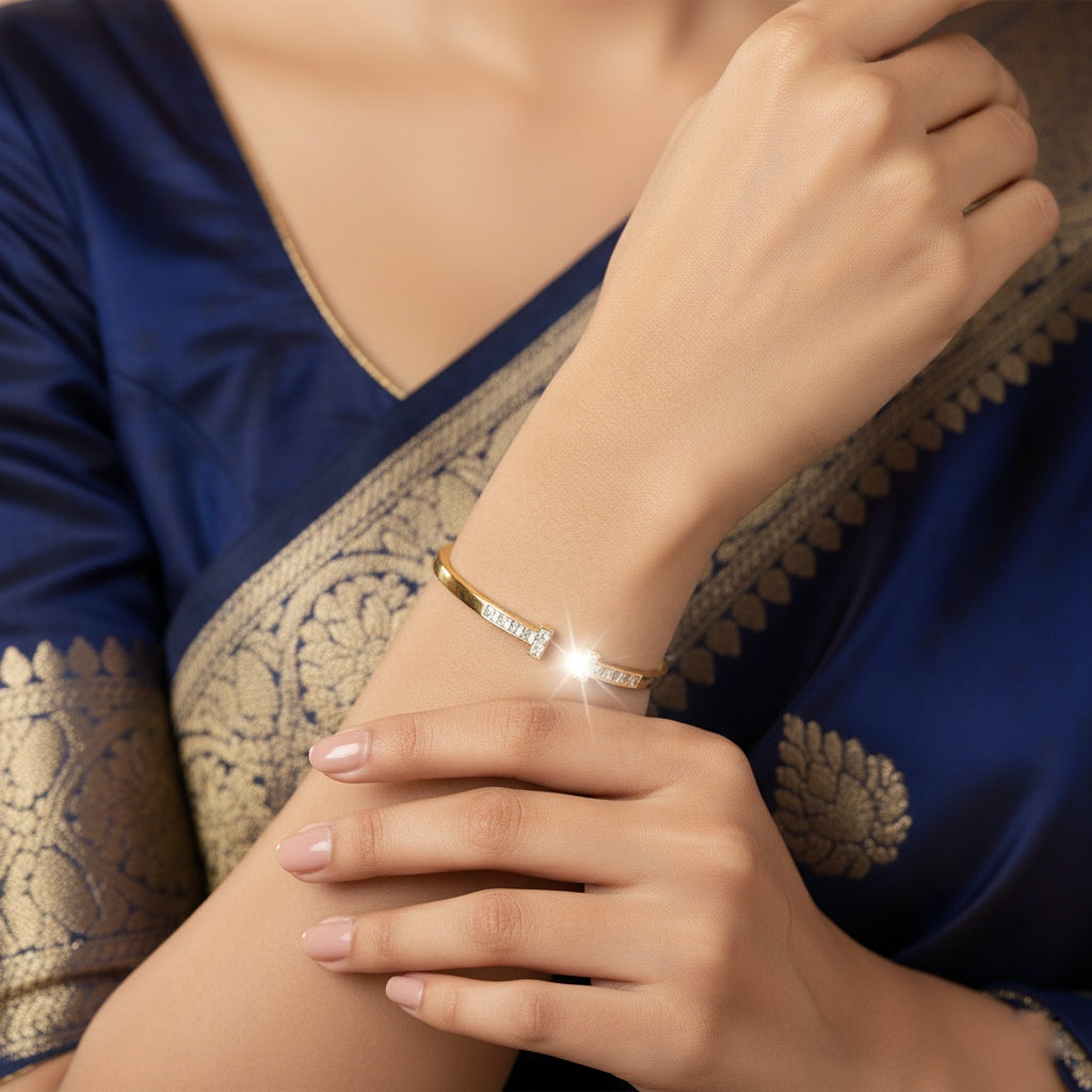 Nea Gold Bangle Bracelet(Free Size)